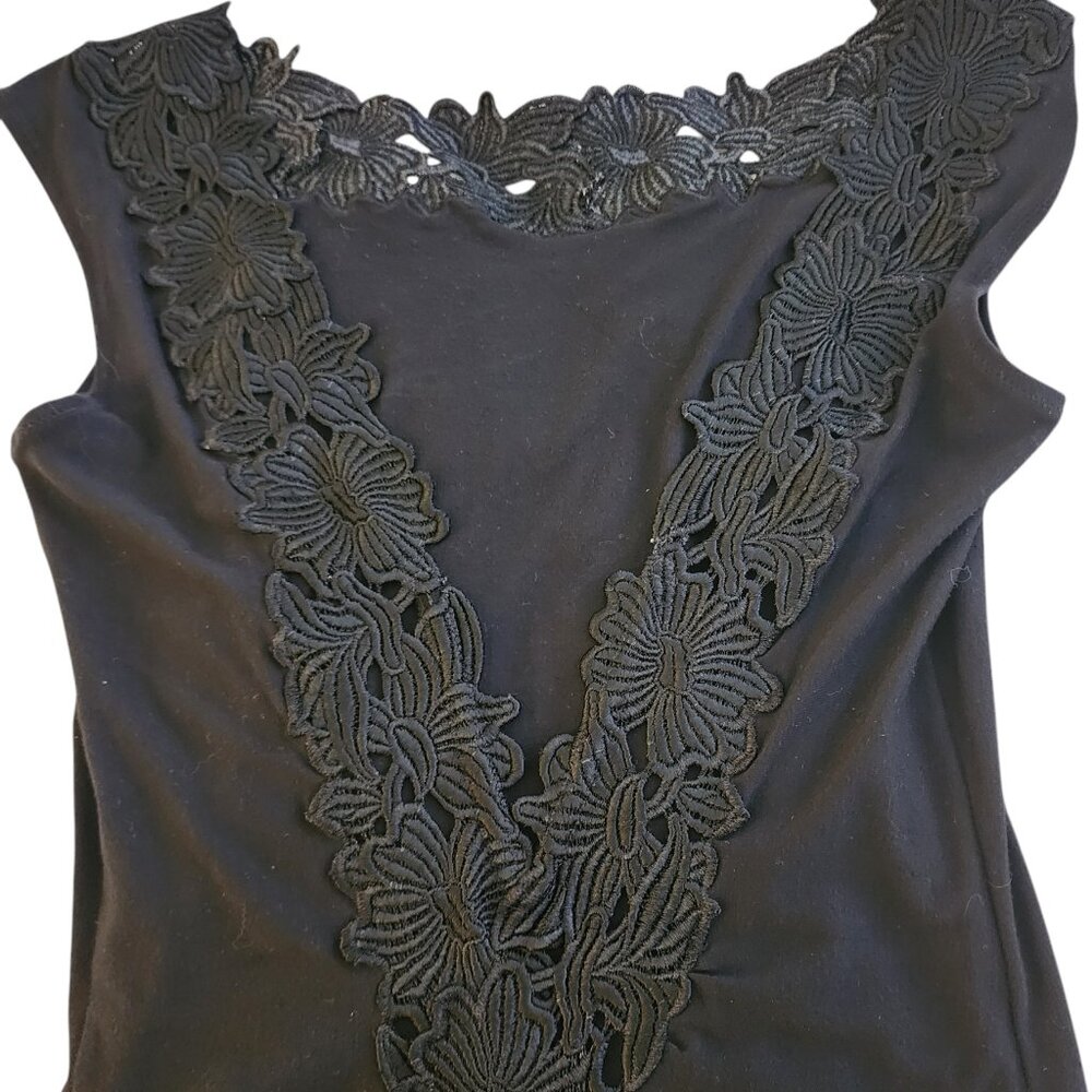 Cotton V-Neck Laced Bodycon Dress - Picture 8 of 9